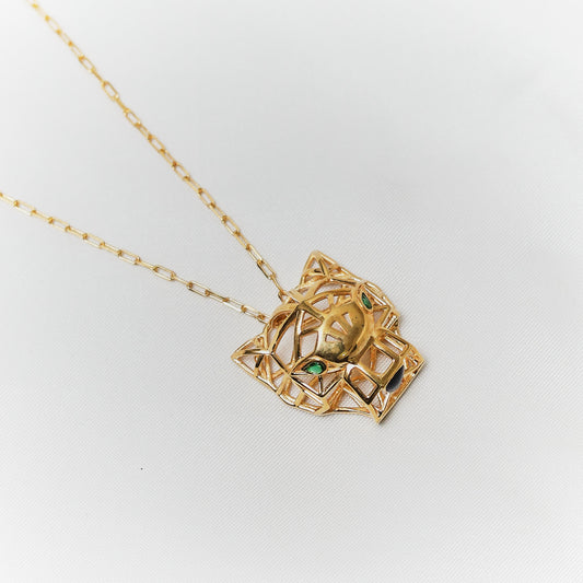Majestic Panther – Emerald-Eyed Gold Pendant