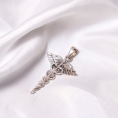 Stylish Silver Finish Pendant – Modern Jewelry