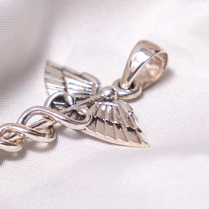 Stylish Silver Finish Pendant – Modern Jewelry