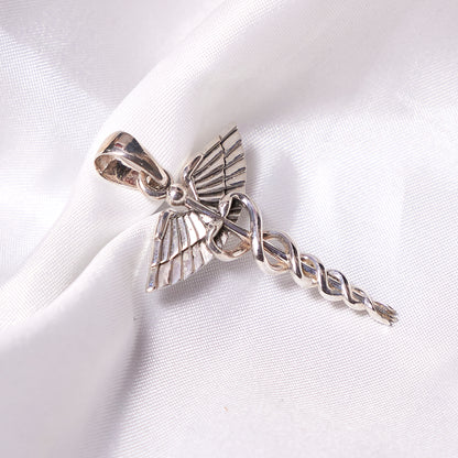 Stylish Silver Finish Pendant – Modern Jewelry