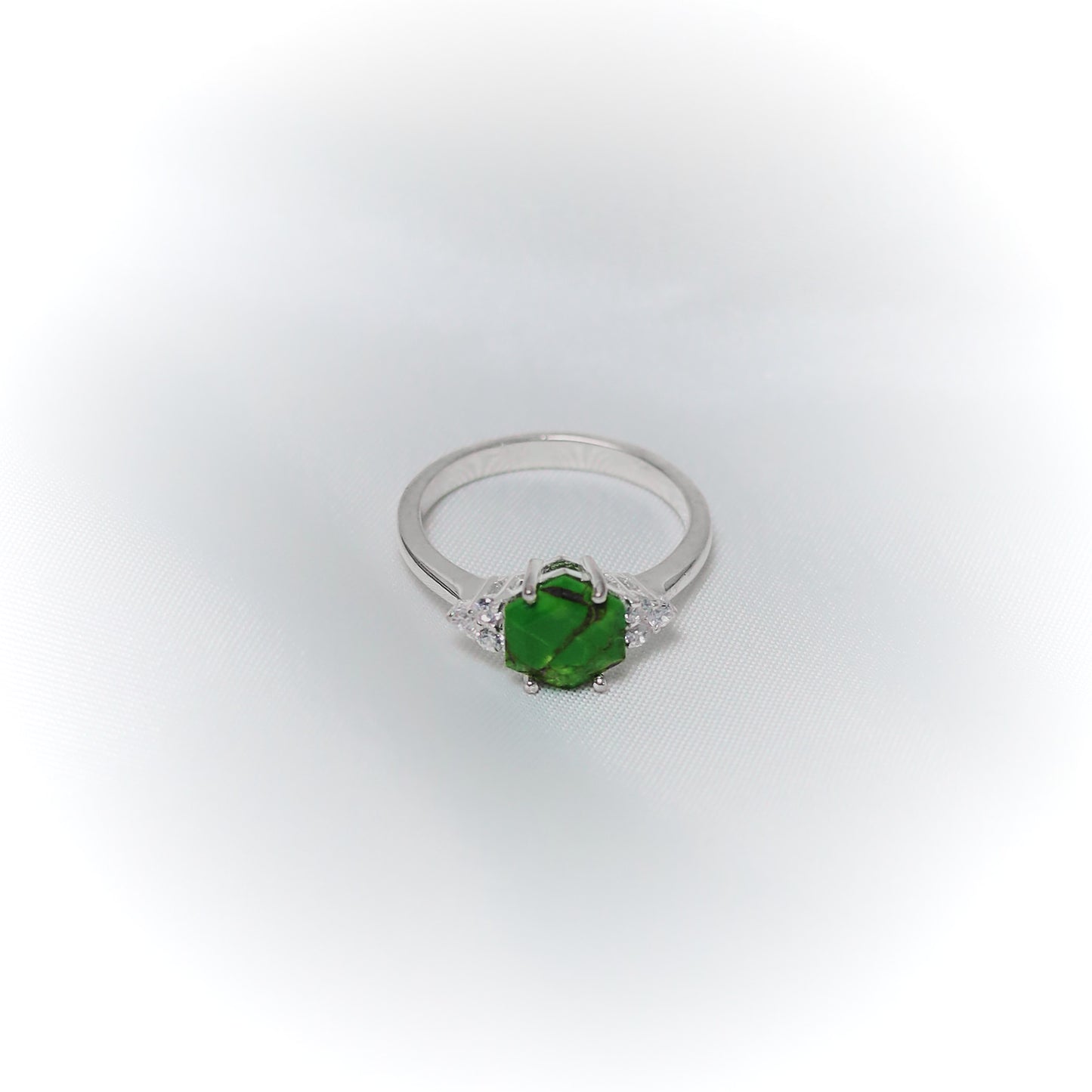 Emerald Majesty Ring – Exclusive Edition