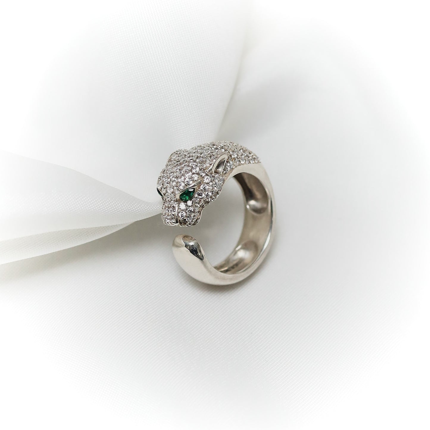 Majestic Panther – Diamond & Emerald Ring