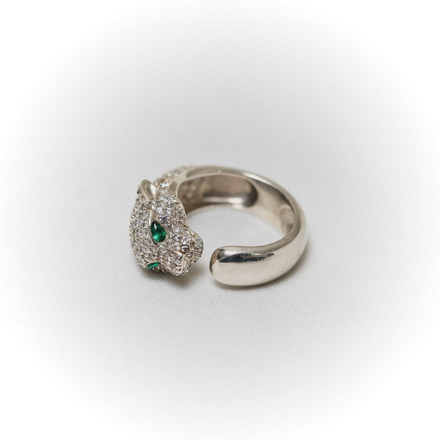Majestic Panther – Diamond & Emerald Ring